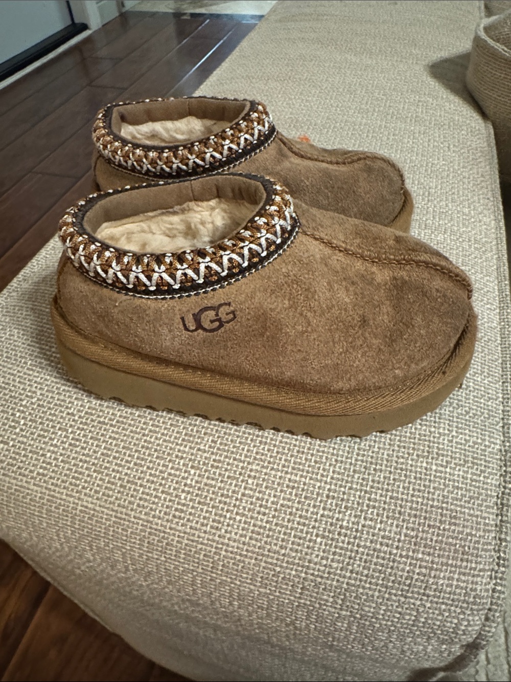 Size 6C UGG Tazz Brown Suede-Look Slippers